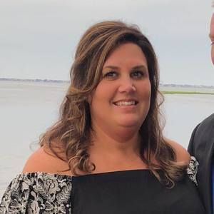 Meet your Posher, Larissa